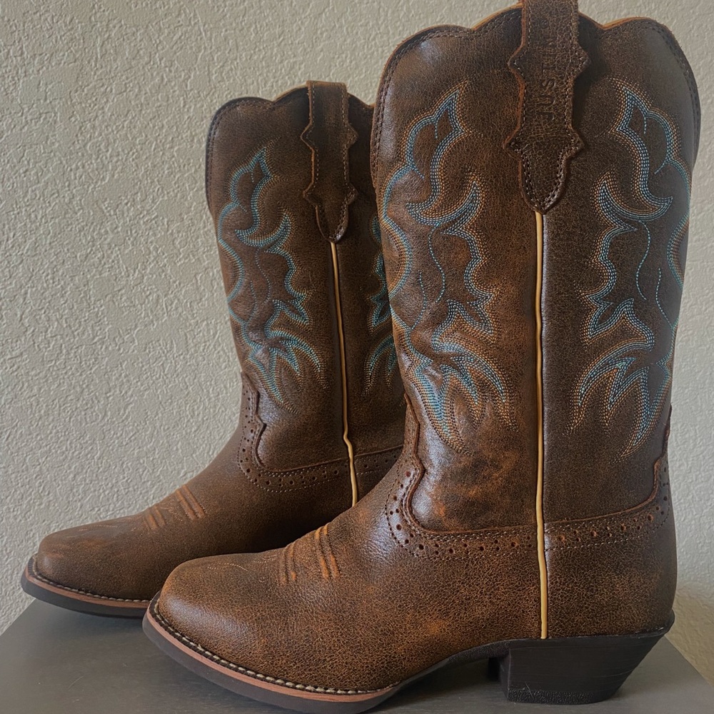 basically new square toe boots from Justin boots